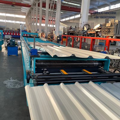 Equipamento autom&aacute;tico para fabricar telhas TP40/1000 com corte hidr&aacute;ulico e perfil uniforme