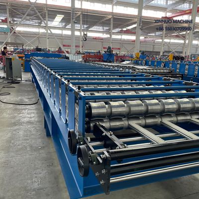 Equipamento automático para fabricar telhas TR25/1020 com corte hidráulico e perfil uniforme