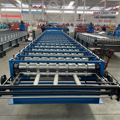 Equipamento automático para fabricar telhas TR25/1020 com corte hidráulico e perfil uniforme