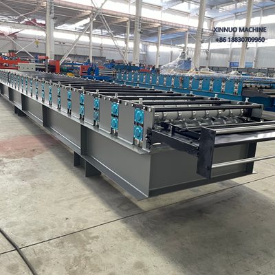 Machine for corrugated roof sheets, durable and easy to use, ideal for Latin American markets.