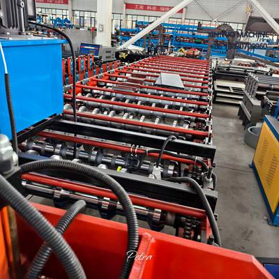 Máquina TR5 de aluzinc para techos, eficiente, fácil de usar y compatible con medidas locales.