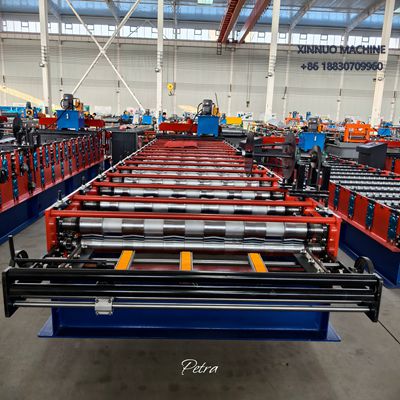 Máquina para fabricar tejas metálicas, eficiente, fácil de usar y adaptada al mercado latinoamericano.