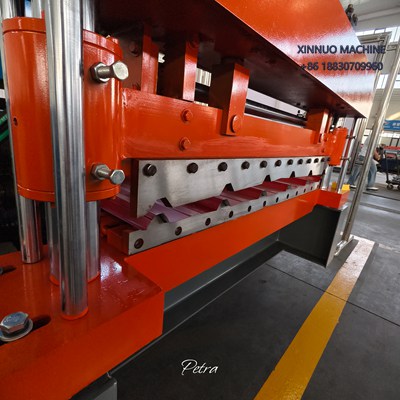 Máquina TR6: rápida, precisa y confiable para techos en Latinoamérica.