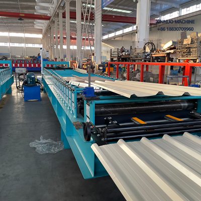 High-speed iron roof sheet roll forming machine with servo motor and chain drive for precise production.