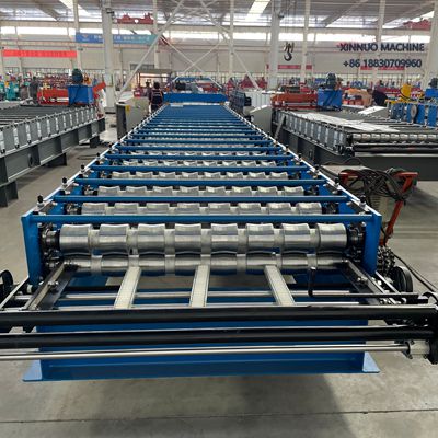 High-speed R-101 metal roof machine with chain drive and servo motors for precise panel production.