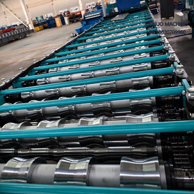 High-speed trapezoidal roof sheet roll forming machine for durable and precise metal roofing.