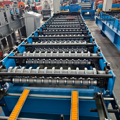 High-speed corrugated roof sheet machine for durable, precise, and automatic metal panel production.
