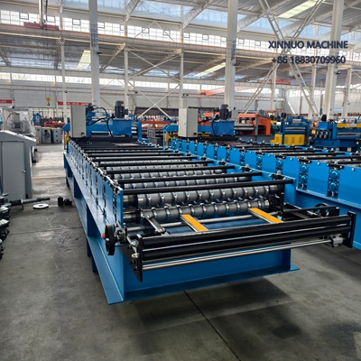 Acanaladora de chapa econ&oacute;mica para fabricar l&aacute;minas onduladas de techo met&aacute;lico con corte hidr&aacute;ulico.