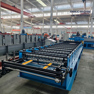 Acanaladora de chapa econ&oacute;mica para fabricar l&aacute;minas onduladas de techo met&aacute;lico con corte hidr&aacute;ulico.