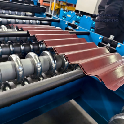 Acanaladora de chapa econ&oacute;mica para fabricar l&aacute;minas onduladas de techo met&aacute;lico con corte hidr&aacute;ulico.