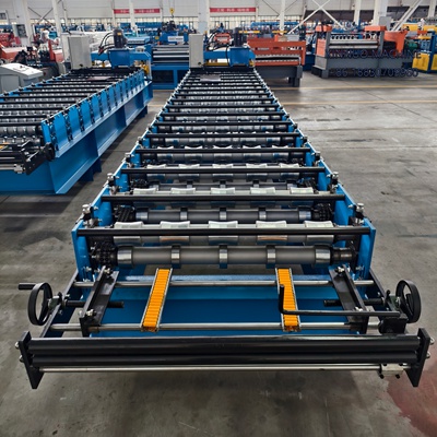 Máquina conformadora económica para lámina trapezoidal, ideal para techos metálicos de alta precisión.