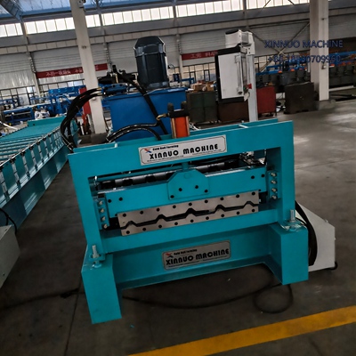 Perfiladeira de Telha Trapézio-40 com servo motor, corte hidráulico e produção de até 20 m/min.