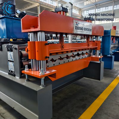 R-101 produce l&aacute;minas met&aacute;licas trapezoidales uniformes, con estructura robusta y alta eficiencia.