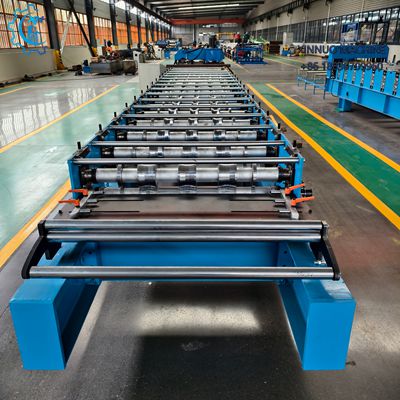 L&iacute;nea autom&aacute;tica de alta velocidad para fabricar l&aacute;minas acanaladas con precisi&oacute;n y calidad constante.