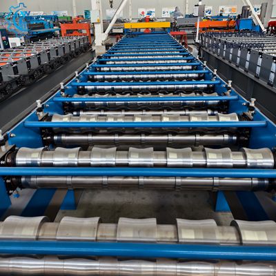 La R-72 produce paneles met&aacute;licos R-72 con alta precisi&oacute;n, corte limpio y operaci&oacute;n estable y eficiente.