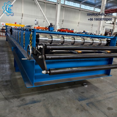 La R-72 produce paneles met&aacute;licos R-72 con alta precisi&oacute;n, corte limpio y operaci&oacute;n estable y eficiente.