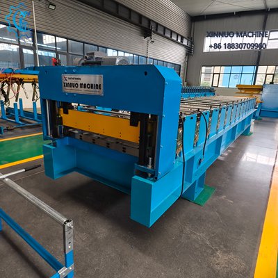 Equipamento de perfilagem de telhas de zinco, totalmente autom&aacute;tico, resistente e f&aacute;cil de operar.