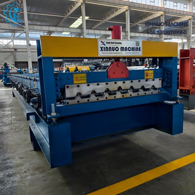 Perfiladeira TP 25/1020 produz telhas met&aacute;licas de alta qualidade, r&aacute;pida e f&aacute;cil de operar.