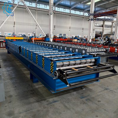 Perfiladeira TP 25/1020 produz telhas met&aacute;licas de alta qualidade, r&aacute;pida e f&aacute;cil de operar.