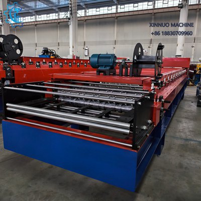 M&aacute;quina RT 40/980 com corte servo, transmiss&atilde;o por corrente e prote&ccedil;&atilde;o conforme NR-12.