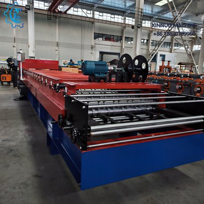 M&aacute;quina RT 40/980 com corte servo, transmiss&atilde;o por corrente e prote&ccedil;&atilde;o conforme NR-12.