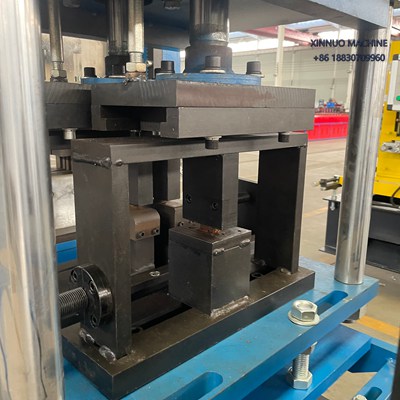 Automatic roll former with fast C/Z changeover, high precision, and efficient punching and cutting control.