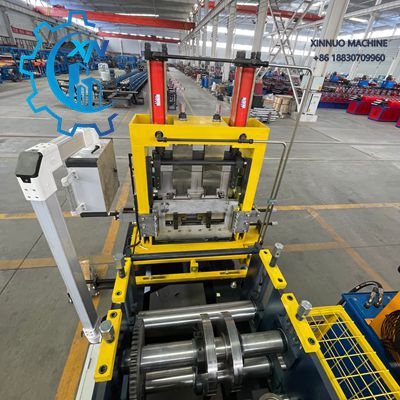 Formadora C75-150 para producir perfiles C de 75&ndash;150 mm con perfilado autom&aacute;tico y corte hidr&aacute;ulico.