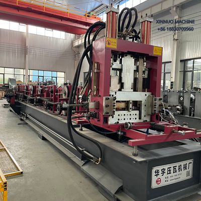 M&aacute;quina formadora CZ Purlin con cambio r&aacute;pido C/Z, corte hidr&aacute;ulico y control PLC inteligente.