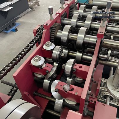 M&aacute;quina formadora CZ Purlin con cambio r&aacute;pido C/Z, corte hidr&aacute;ulico y control PLC inteligente.