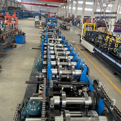 Perfiladeira automática C/Z com troca rápida, alta precisão, corte ajustável e produção contínua.