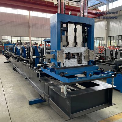 Perfiladeira automática C/Z com troca rápida, alta precisão, corte ajustável e produção contínua.