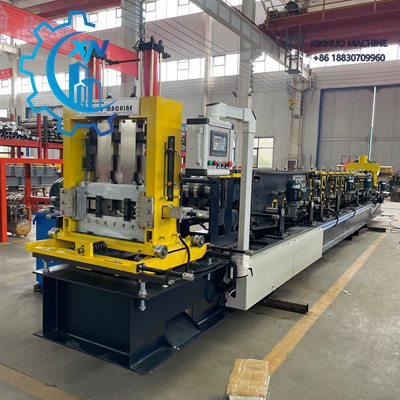 C75-150: perfiladeira de C metálico, 1–3 mm, 30 m/min, corte hidráulico e furação automática.