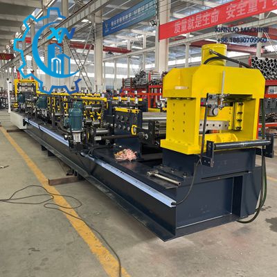 C75-150: perfiladeira de C metálico, 1–3 mm, 30 m/min, corte hidráulico e furação automática.