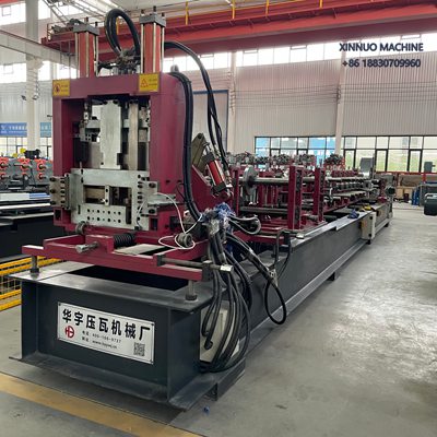 La Perfiladora de perfil C/Z permite cambiar entre C y Z en minutos, con control PLC, corte hidráulico, furación precisa y producción continua, garantizando eficiencia y calidad.