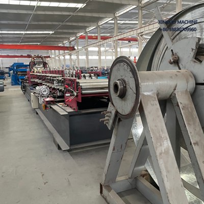 La Perfiladora de perfil C/Z permite cambiar entre C y Z en minutos, con control PLC, corte hidráulico, furación precisa y producción continua, garantizando eficiencia y calidad.