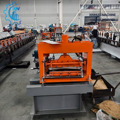 Conformadora autom&aacute;tica de perfil C para fabricar perfiles precisos, con control PLC y producci&oacute;n continua.