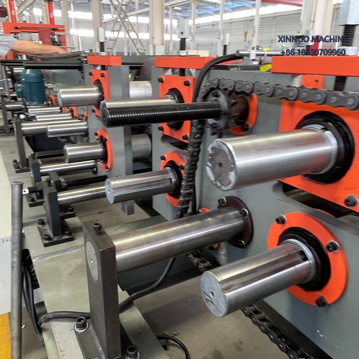 M&aacute;quina autom&aacute;tica para producir purlins C, U y Z con alta precisi&oacute;n.