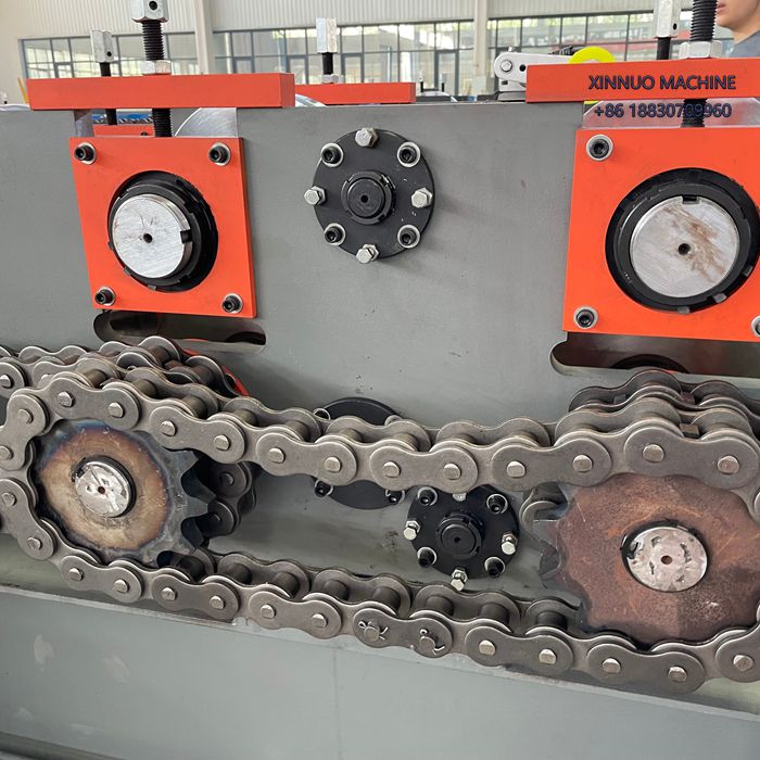 M&aacute;quina autom&aacute;tica para producir purlins C, U y Z con alta precisi&oacute;n.