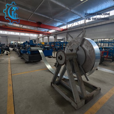 Máquina perfiladora automática C/Z/U para perfiles precisos y eficientes.