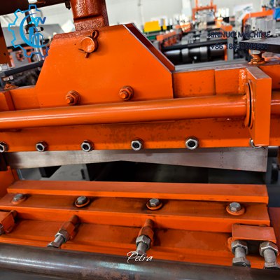 Perfiladeira autom&aacute;tica de perfil C, alta precis&atilde;o, opera&ccedil;&atilde;o cont&iacute;nua e eficiente para perfis estruturais.