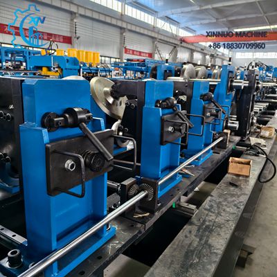 Perfiladeira autom&aacute;tica de perfis C/Z/U, alta precis&atilde;o, corte hidr&aacute;ulico e produ&ccedil;&atilde;o industrial confi&aacute;vel.