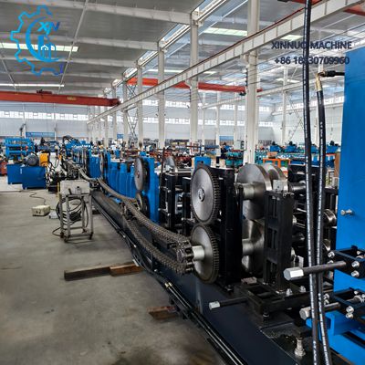 Perfiladeira autom&aacute;tica de perfis C/Z/U, alta precis&atilde;o, corte hidr&aacute;ulico e produ&ccedil;&atilde;o industrial confi&aacute;vel.