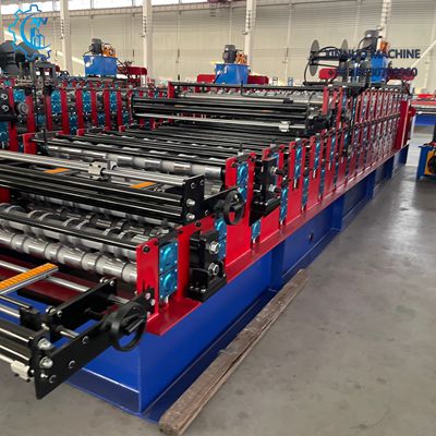 Acanaladora de triple capa, produce tres perfiles distintos con alta eficiencia y cambio r&aacute;pido de formato.