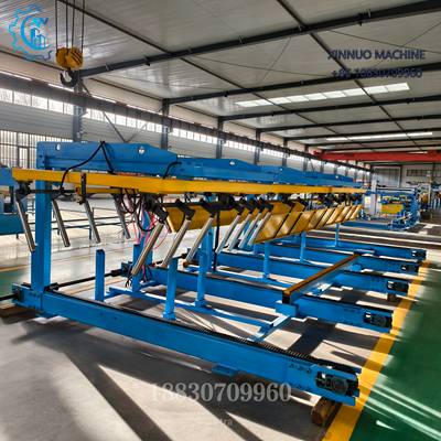 Apilador de chapa met&aacute;lica autom&aacute;tico, preciso, eficiente y ajustable, disponible en 6, 9 y 12 metros.