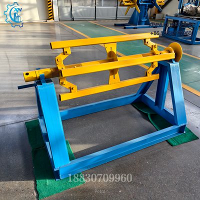 Desbobinador manual de 5 toneladas, robusto y f&aacute;cil de usar, ideal para producci&oacute;n peque&ntilde;a y mediana.