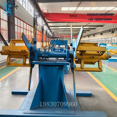 Desenrollador de bobinas de acero 3 toneladas, doble cabezal el&eacute;ctrico, ideal para l&iacute;neas de perfilado.