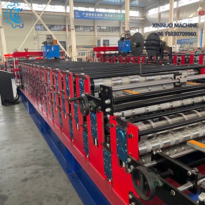 M&aacute;quina de triple capa para l&aacute;mina acanalada, alta eficiencia, produce R-72, R-101 y O-30 con cambio r&aacute;pido.