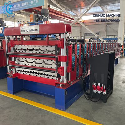 M&aacute;quina de triple capa para l&aacute;mina acanalada, alta eficiencia, produce R-72, R-101 y O-30 con cambio r&aacute;pido.