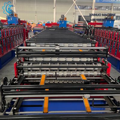 M&aacute;quina de triple capa para l&aacute;mina acanalada, alta eficiencia, produce R-72, R-101 y O-30 con cambio r&aacute;pido.