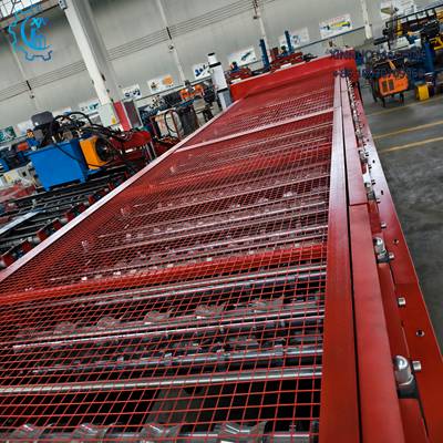 M&aacute;quina de telhas dupla camada, corte preciso servo motor, controle PLC e segura NR-12.